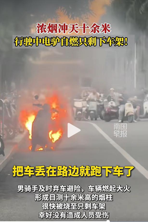 7月31日傍晚，广西南宁民族大道主干道非机动车道，一名市民正常骑行电动代步