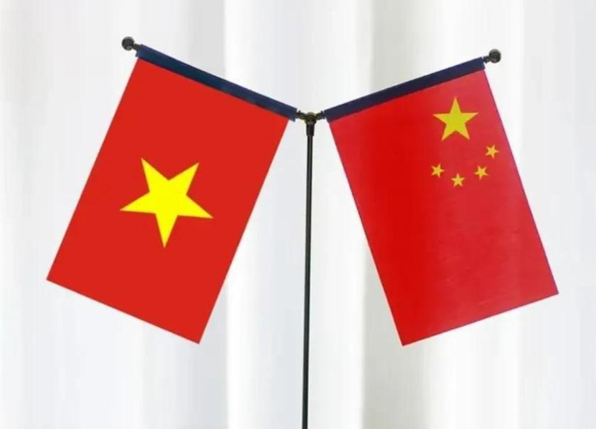 越南这次显然用了点“小聪明”。近期，菲律宾在南海黄岩岛频频挑衅，不断对我施加压力