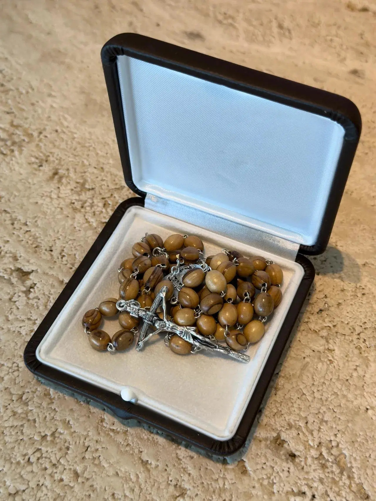 C罗和乔治娜终于完婚了！这场相识十周年的婚礼主打一个极致低调，只有5个孩子和几位
