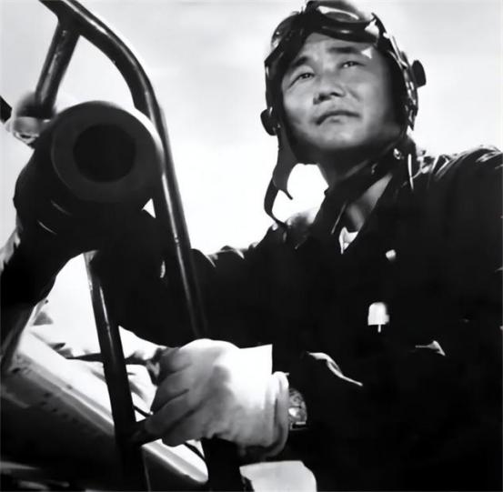 1965年，我军飞行员高长吉违背毛主席禁令，擅自出海作战，击落国民党嚣张已久的R