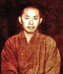 1978年，特赦后的前国民党特务沈醉受邀入职北京政协，迎面走来一僧人笑道：“多亏
