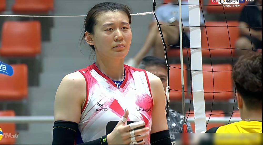 越南的球场，撕开了多少所谓“精英选手”的最后一张底裤？这不是比赛，而是一场在