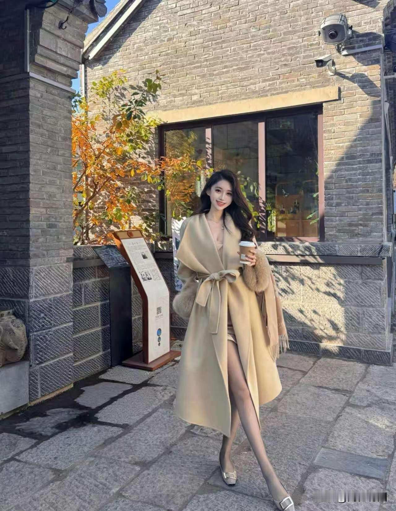 幽幽古巷飘着浓浓的咖啡香。心浓郁的咖啡咖啡漫步暖巷咖啡潇潇里咖啡小巷里咖