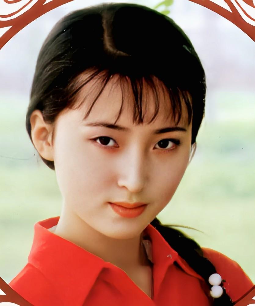 陈晓旭未出生时，她妈妈做过一个梦，在梦里有个老头告诉她，她肚子里怀着的是