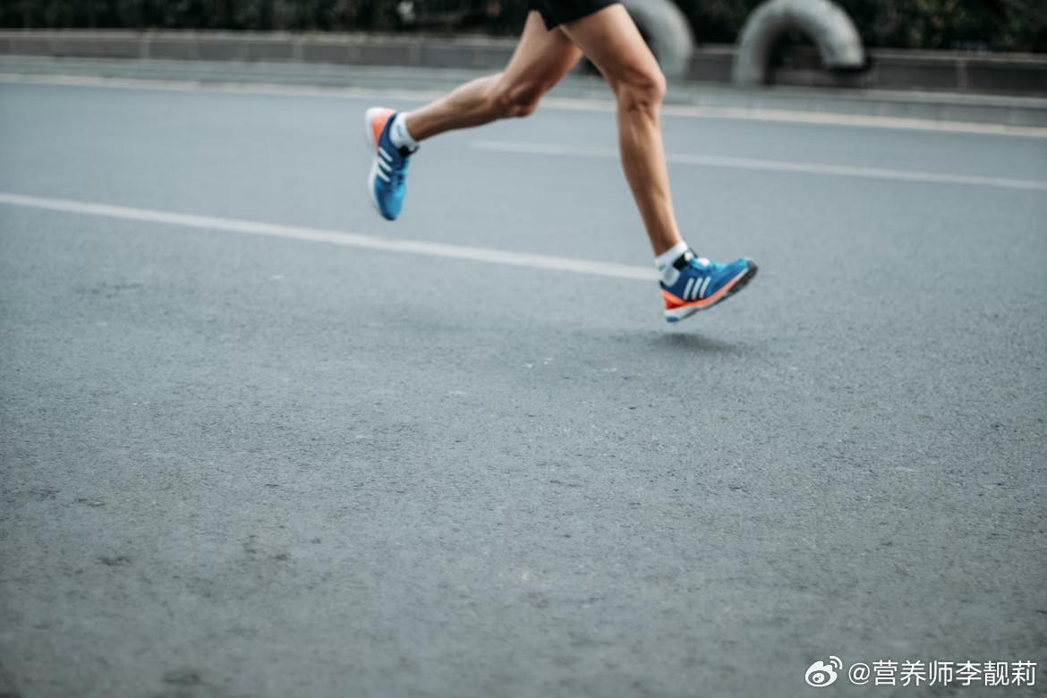 张雪峰公司发布讣告张雪峰去世健闻登顶计划张雪峰张雪峰老师因心源性猝死离世的消息