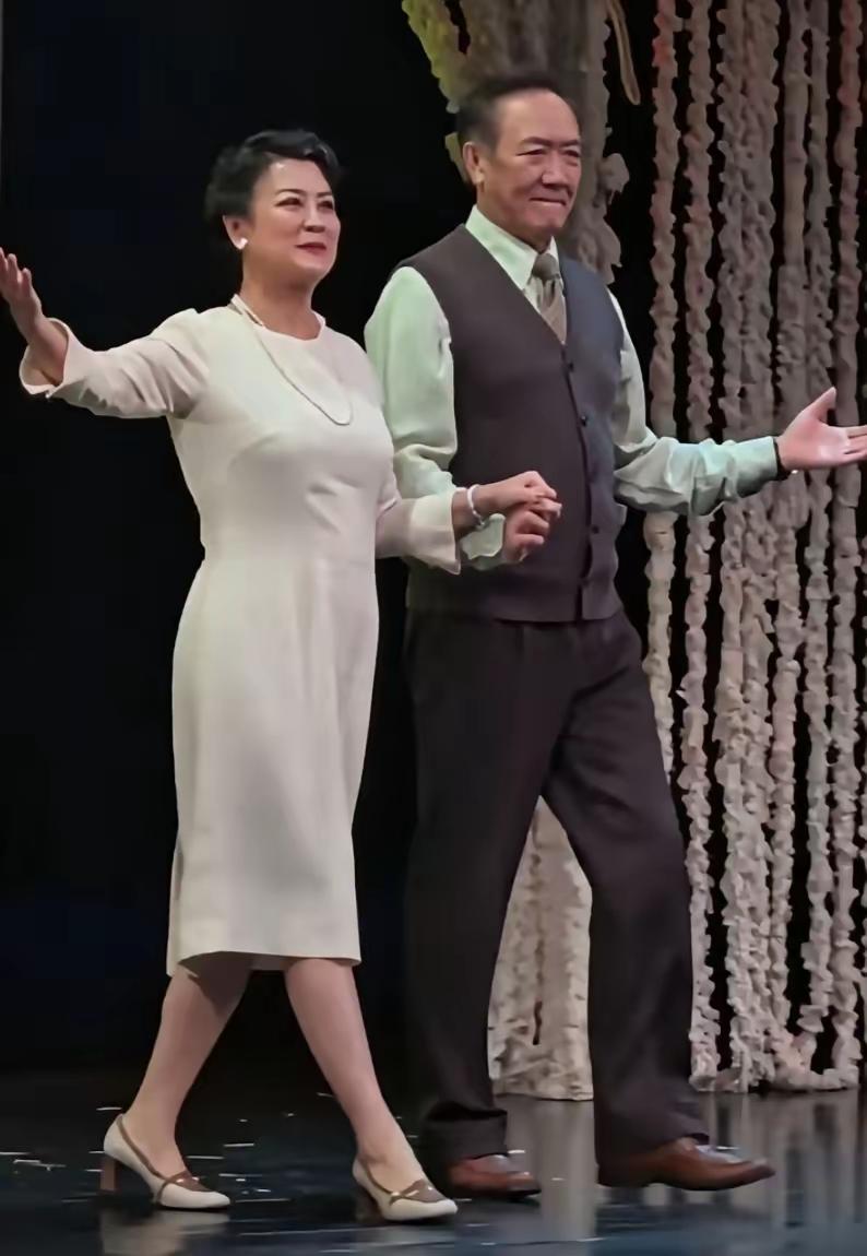 这位男演员，还有人不认识吗？他很火的几部代表作《闯关东》《亮剑》《刑警本色》《