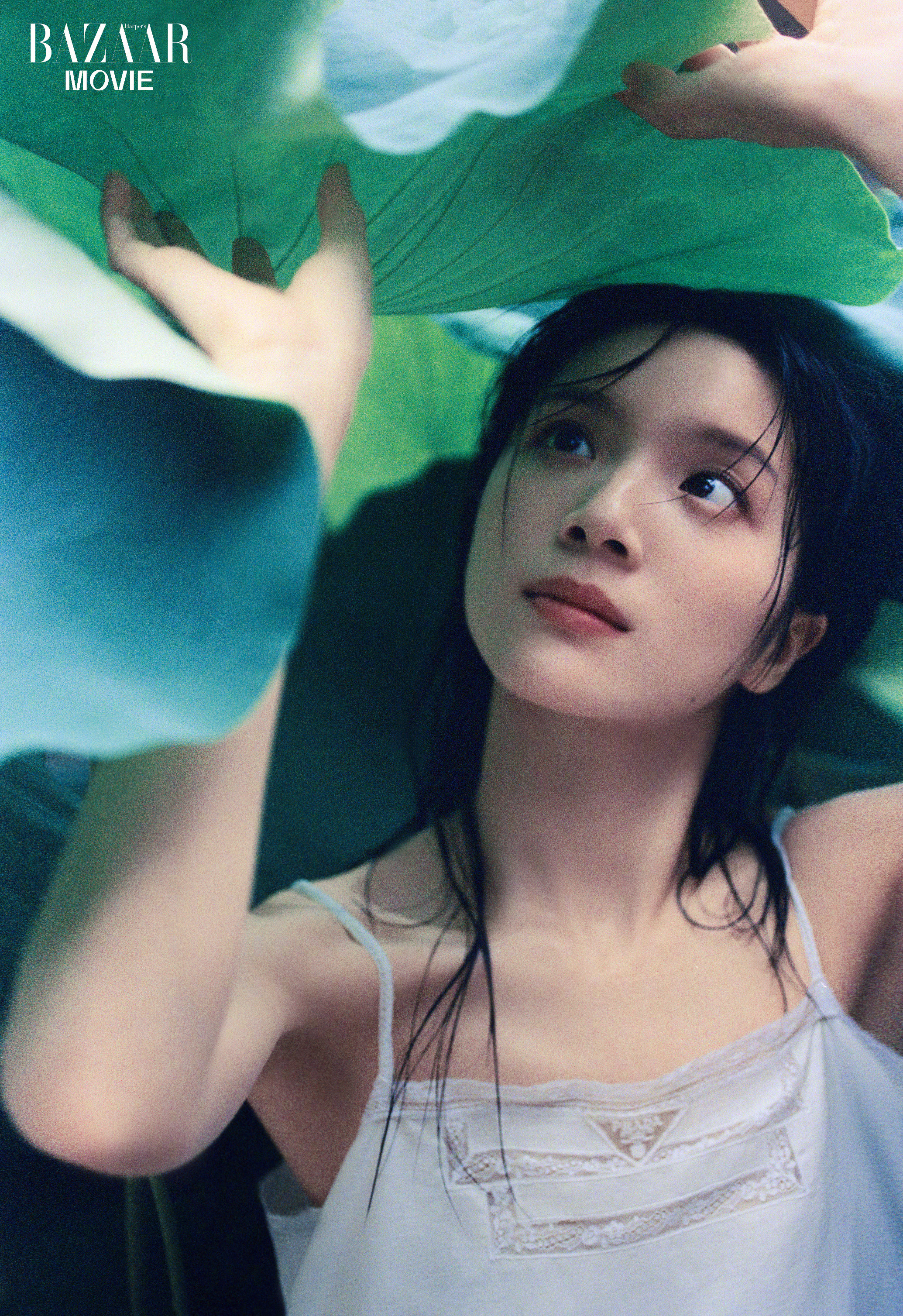 李思潼为《芭莎电影》电子刊2026年6月拍摄的写真照组图这是《给阿嬷的情书》女主