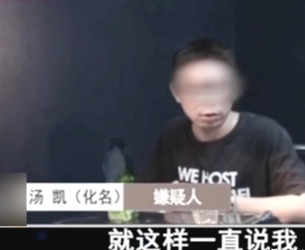 把妻子捂到昏迷之后，他找来纸巾蘸上水，一张接一张糊在妻子脸上，死死盖住口鼻。足足