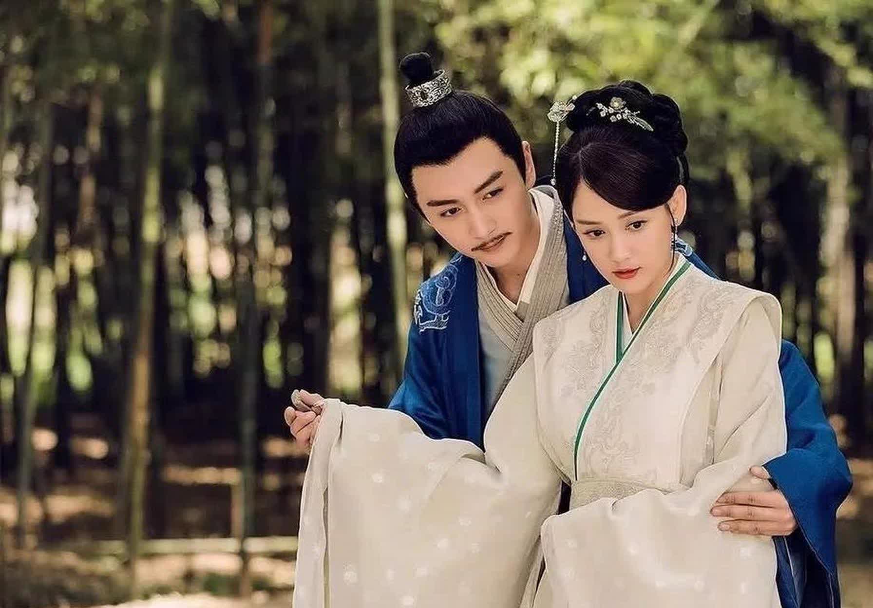 杨坚原是北周的大臣，他的妻子独孤伽罗是鲜卑贵族，他的女儿是北周的皇后。