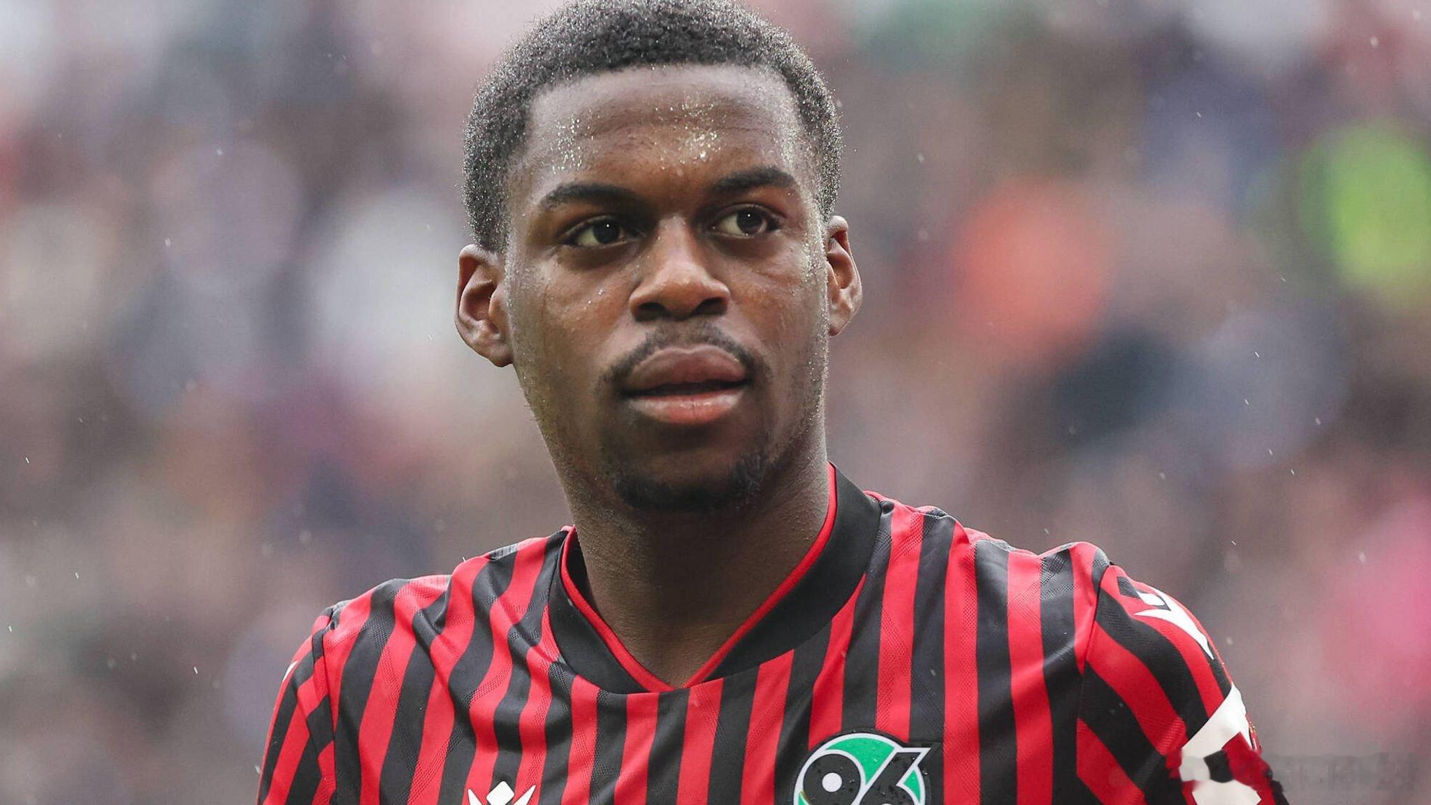 🚨拜仁正在考慮內部解決方案來取代即將在賽季末離開俱樂部的萊昂·格列茨卡，目前租