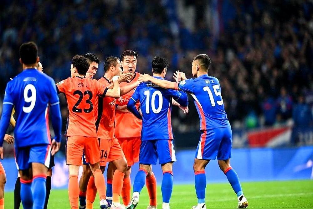 媒体都说申花这赛季彻底废了？笑死，脸都快被打肿了！开局直接给你扣10分，