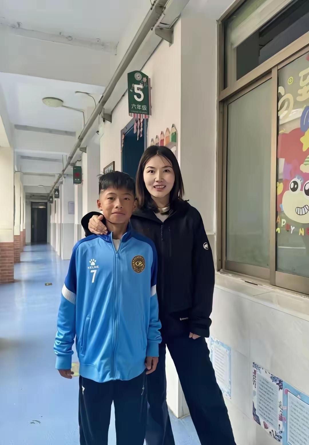 最近，所有人的朋友圈都被一个南京小男孩刷了屏。这个男孩叫孟新艺，12岁，来