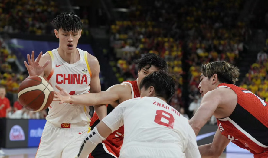 苏群：再碰韩国，不必担忧，赢他们问题不大。韩国还没打完附加赛呢，但所有人都认