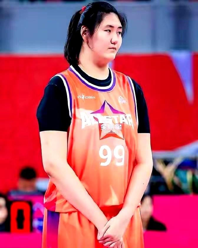 120万年薪，女篮天才要歇一年？“女版姚明”张子宇这事儿有点悬。2米28的身