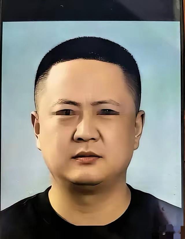 乘客因餐车轻微碰肘要求空姐下跪，耍横泄愤引热议看到涉事乘客照片，不少网友理解