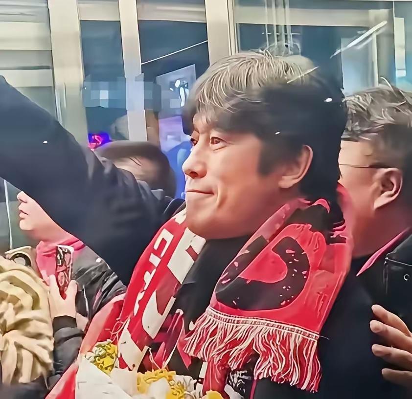 昨夜今晨，很多人幻想成都蓉城与徐正源能重归旧好重续前缘，我认为这并不可信。其