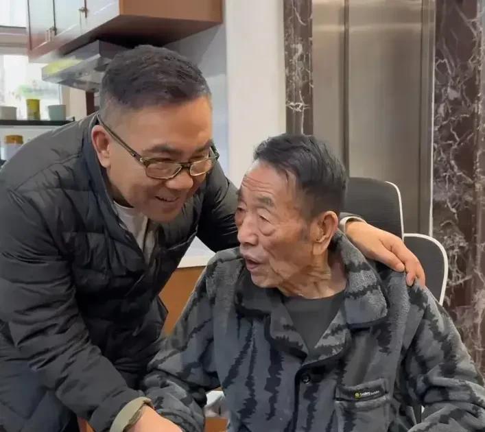 杨仪在直播中说，有人说我混得不行，我混得不行，惨了，现在开始卖货了。我跟你讲，我
