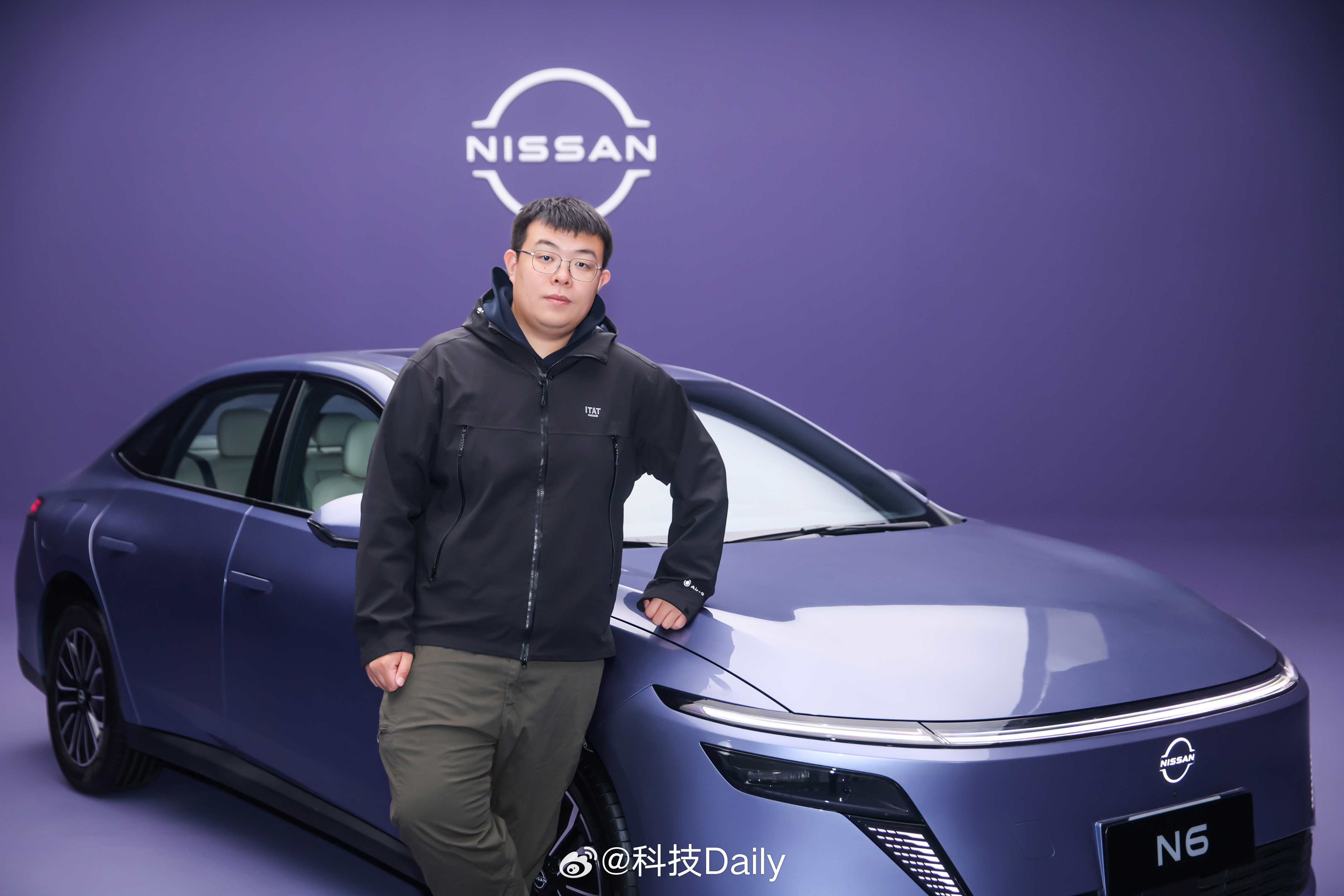 来！一起来看东风日产N6，风迹美学设计，科技感拉满，细节真到位。咱买手机看颜值，