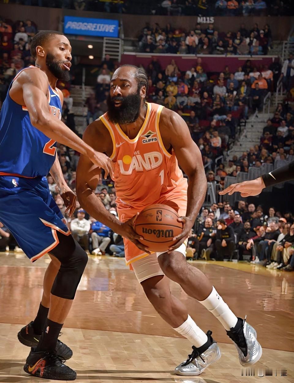 “零罚”哈登带队掀翻尼克斯！本赛季哈登场均8.1次罚球，全联盟排第四，本场0