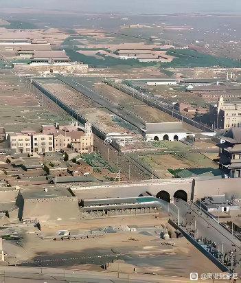 解放前的故宫很是荒凉！