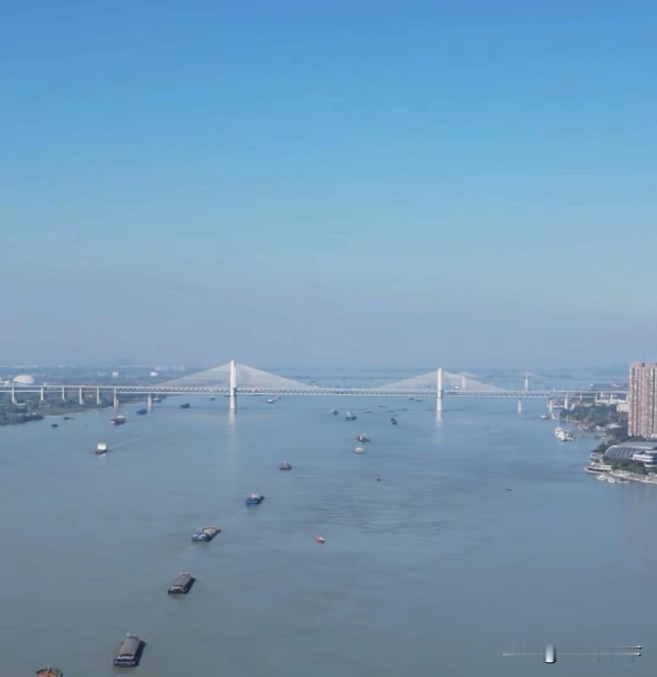 安徽省有11座长江大桥，芜湖市在建一座，未来安徽省就有12座长江大桥长江流经安