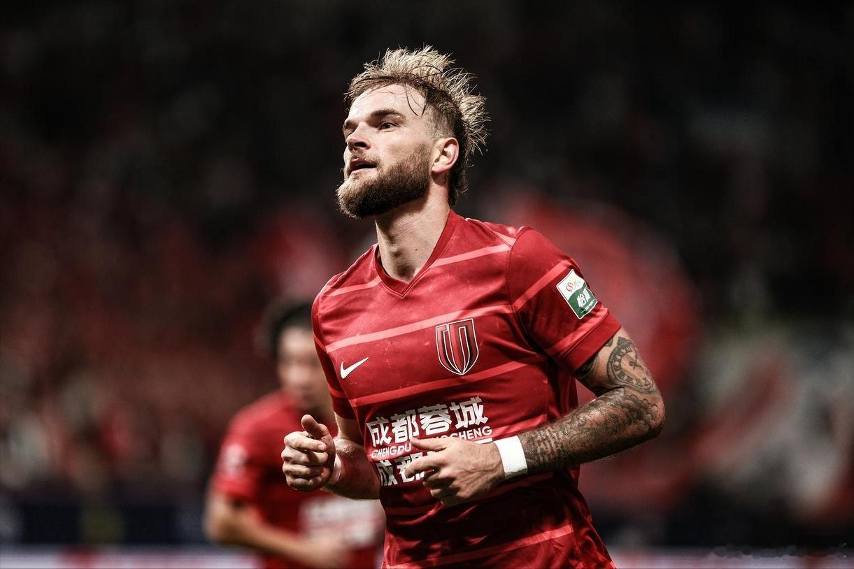 提莫·莱切特离开之后，成都蓉城实际上还有5名外援，因为并未官宣卡隆离队。不过，就