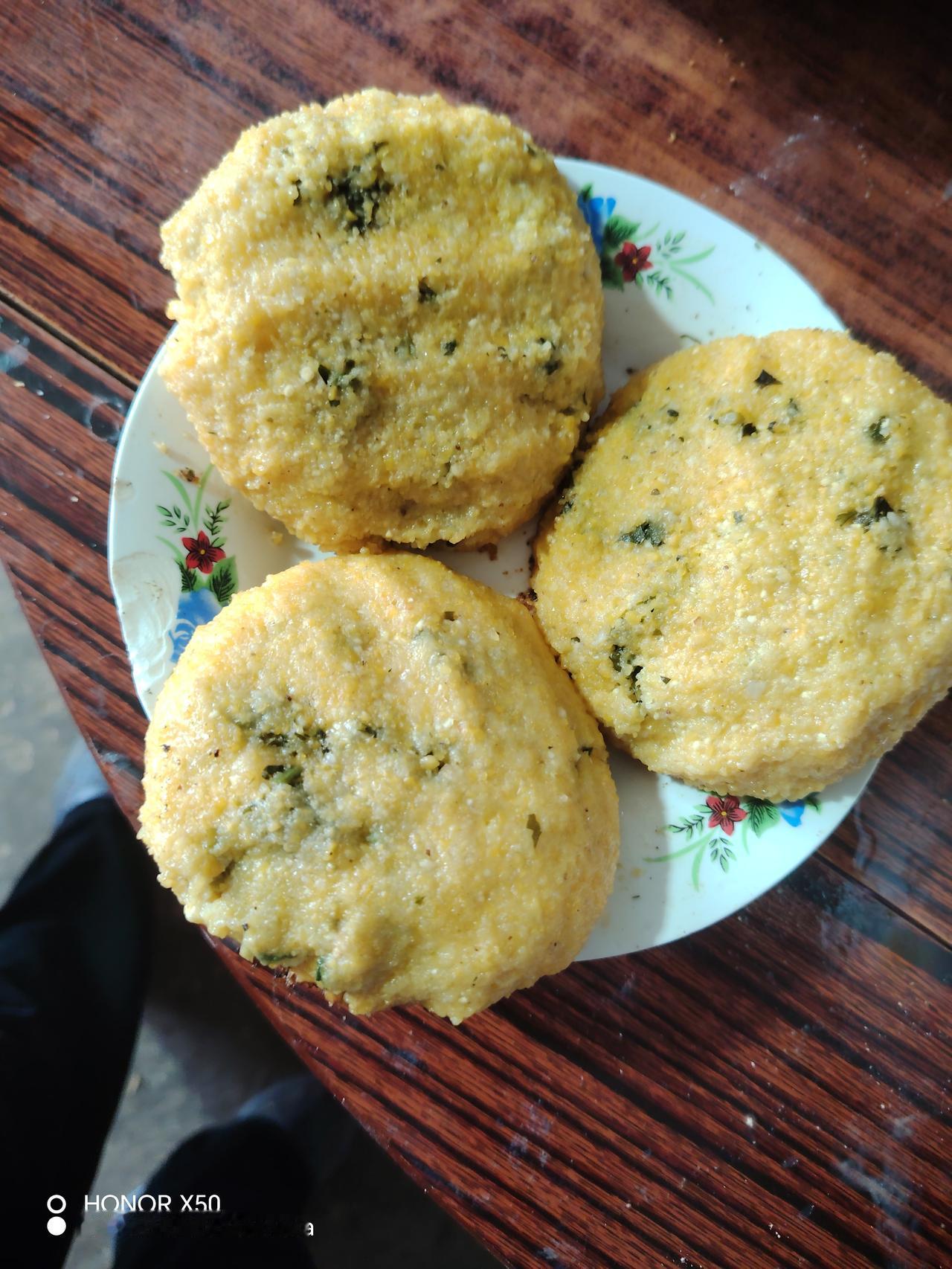 荠菜馅的大菜饽饽，真好吃呀！，味道真有那野菜的新鲜的泥土气息，纯绿色天然食品！