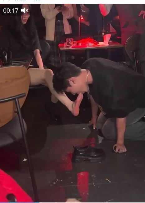 这是不是变态？