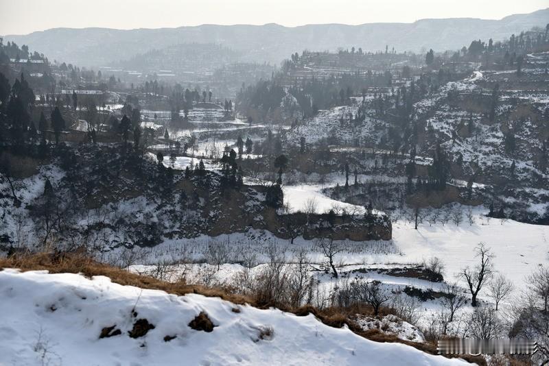 峨嵋岭上庙岔村，六年前一场雪后的邂逅庙岔村，隐匿于峨嵋岭深处，一处有着遗世独立