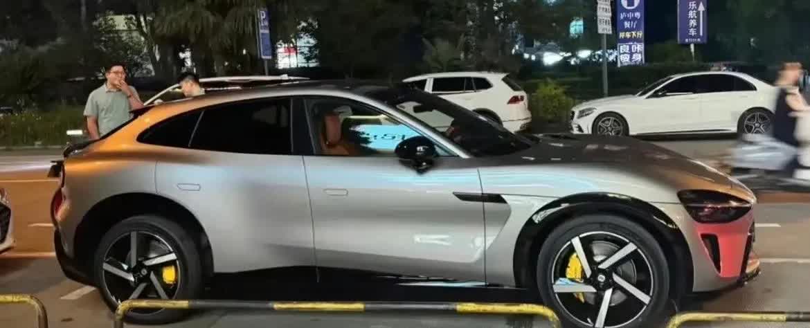 对于小米汽车来说，现在也是个比较难受的阶段....一方面，大量SU7的订单积