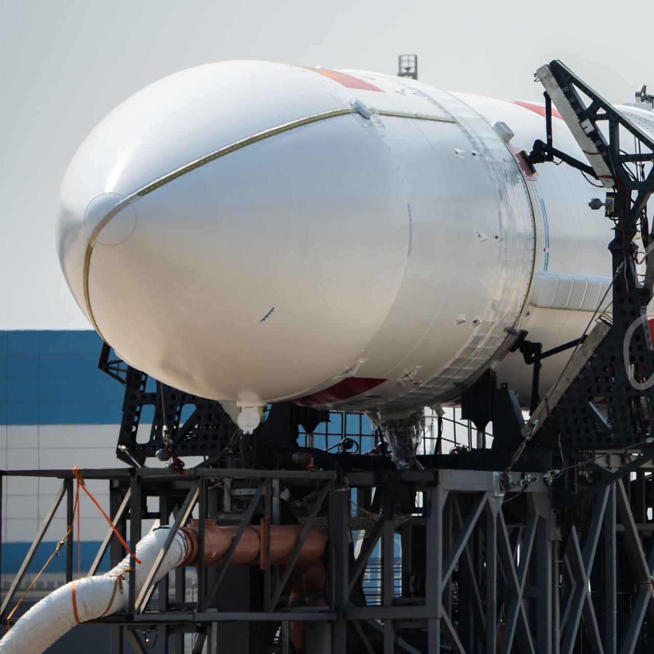 长征10号乙运载火箭终于出山了。你是想看格栅舵还是看那个钩🪝子？全舰长69.6