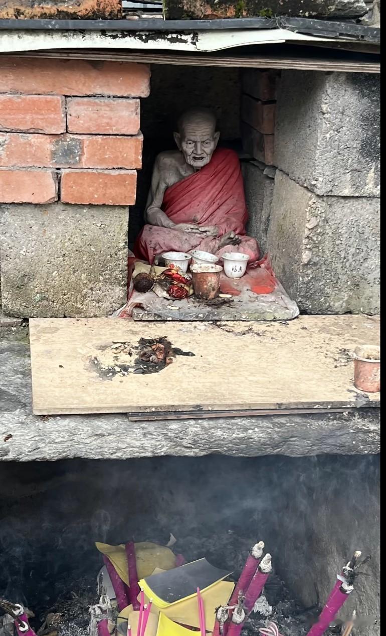 被大理村子里供奉的佛惊到了!大部分的雕像都很少有灵魂，有些佛像似乎有灵魂注入