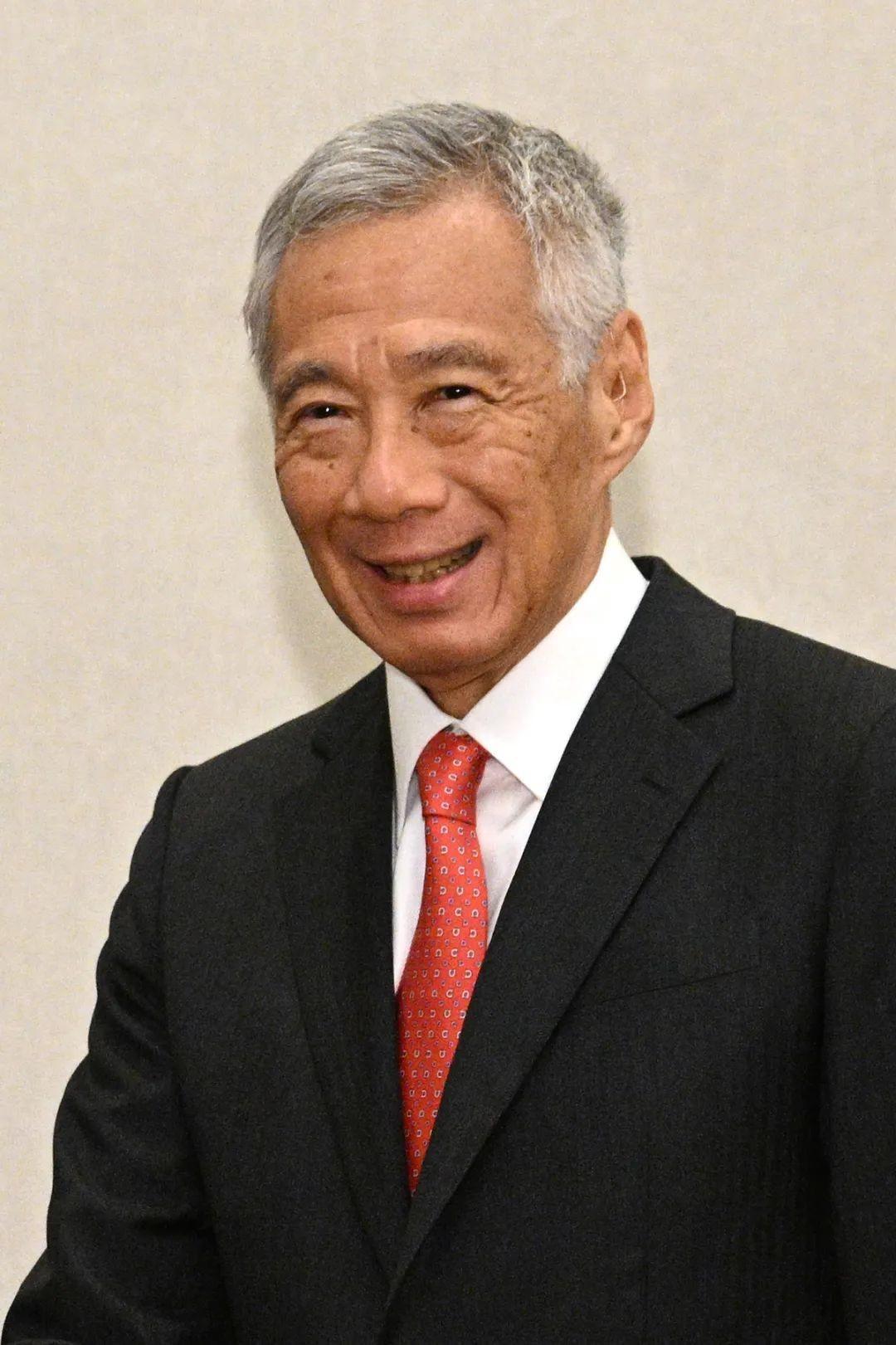 有些人不知道，目前新加坡是最不希望西方落后于中国的，他们整天在呼吁西方要防备中国