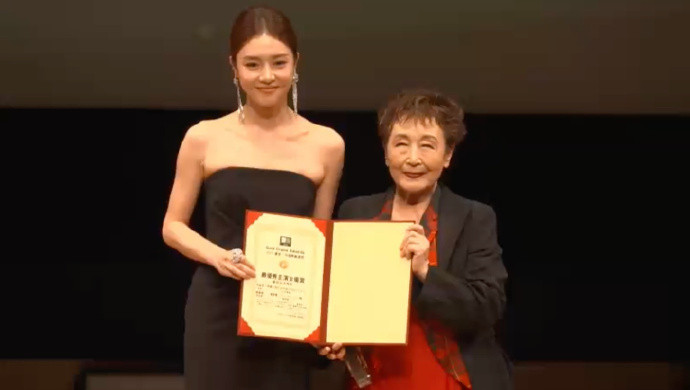 这个东京电影节中国电影周金鹤奖应该改名叫金扫帚~刚看到今年最佳女主角奖是《分手清