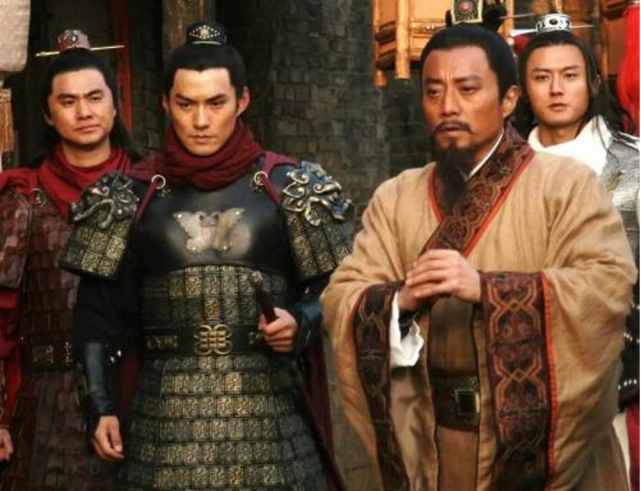 难怪只有王英看得上扈三娘，你看她在宋江房里做了啥，暴露了本性