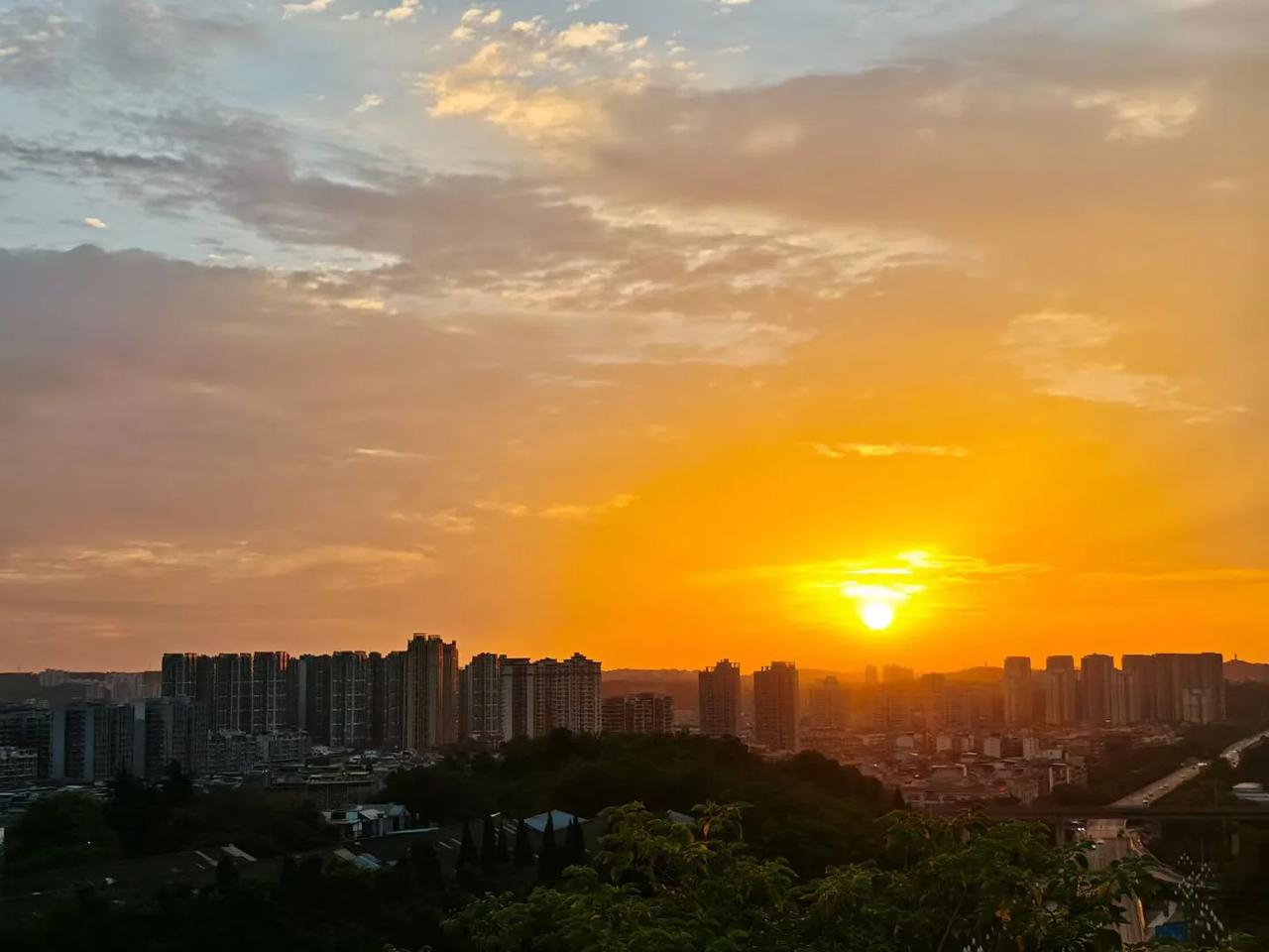 很多做银行股长线投资的朋友，经常会纠结，中信银行和浙商银行到底怎么选，两者有什么