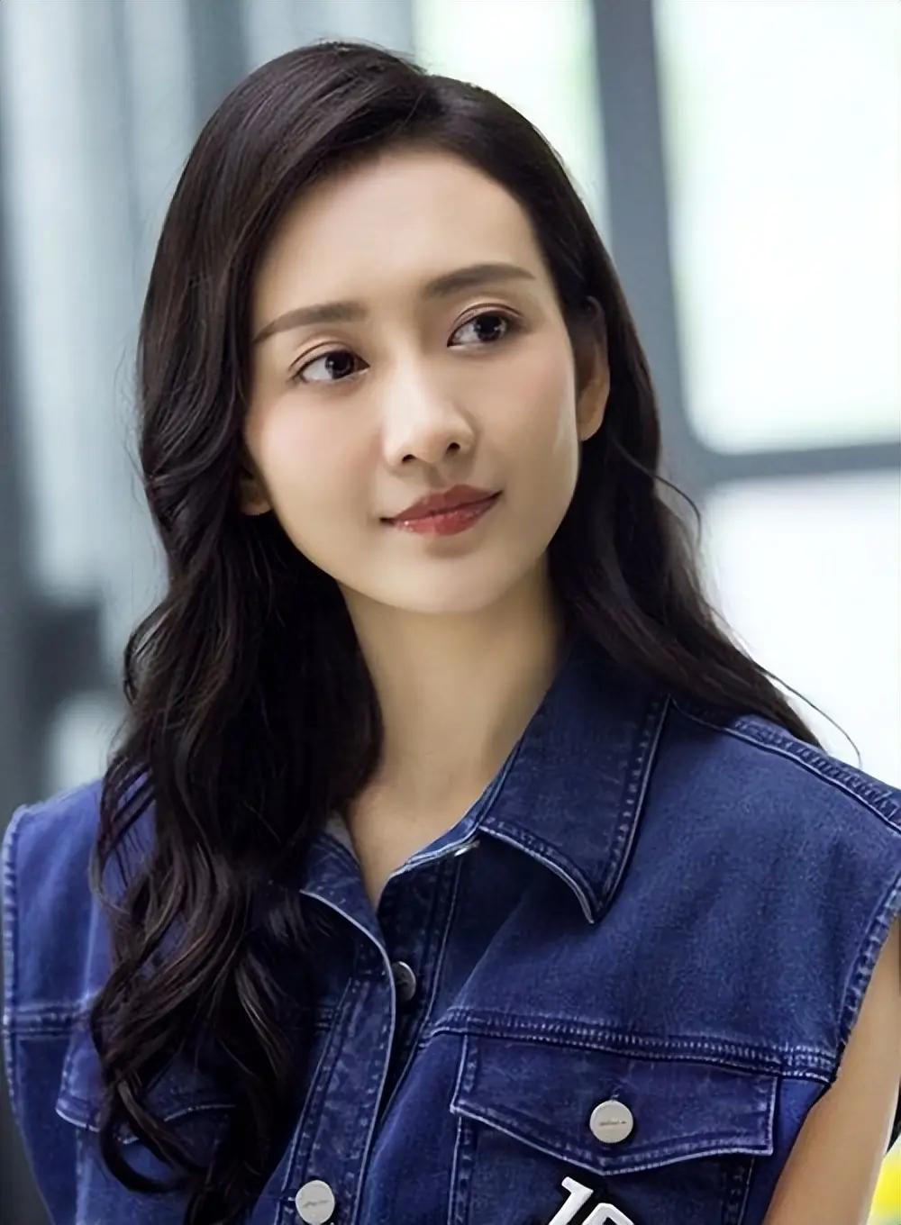 最近，王鸥王大美女又站出来宣布单身了……咱不管真假哈，咱只讲这种事情背后的动