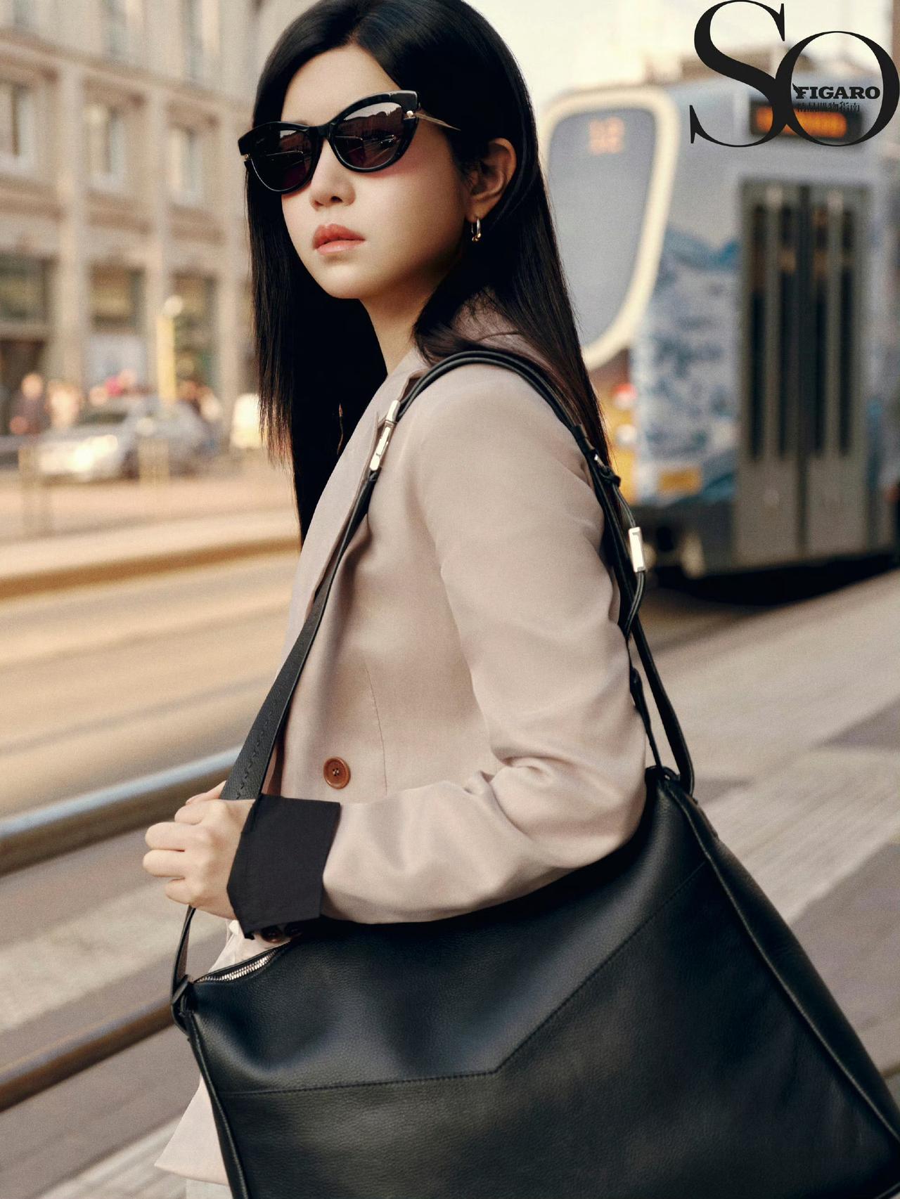 陈妍希：在米兰时装周，解锁“温柔姐系”的时尚可能当很多女星还在刻意扮嫩或强