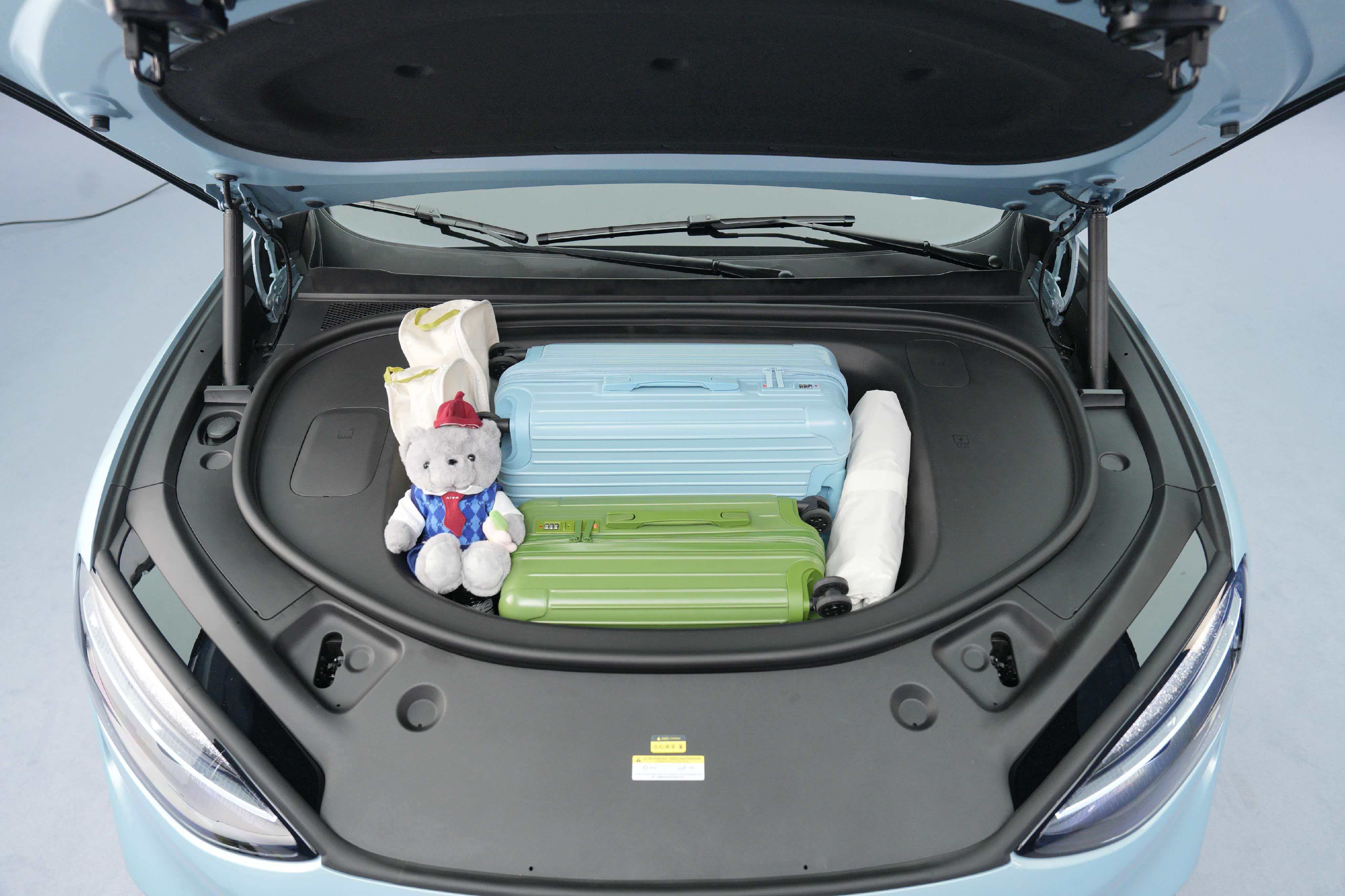 问界M6纯电版这也也配备了前备箱，而且容量很大，202L。真是好羡慕～然后在前备