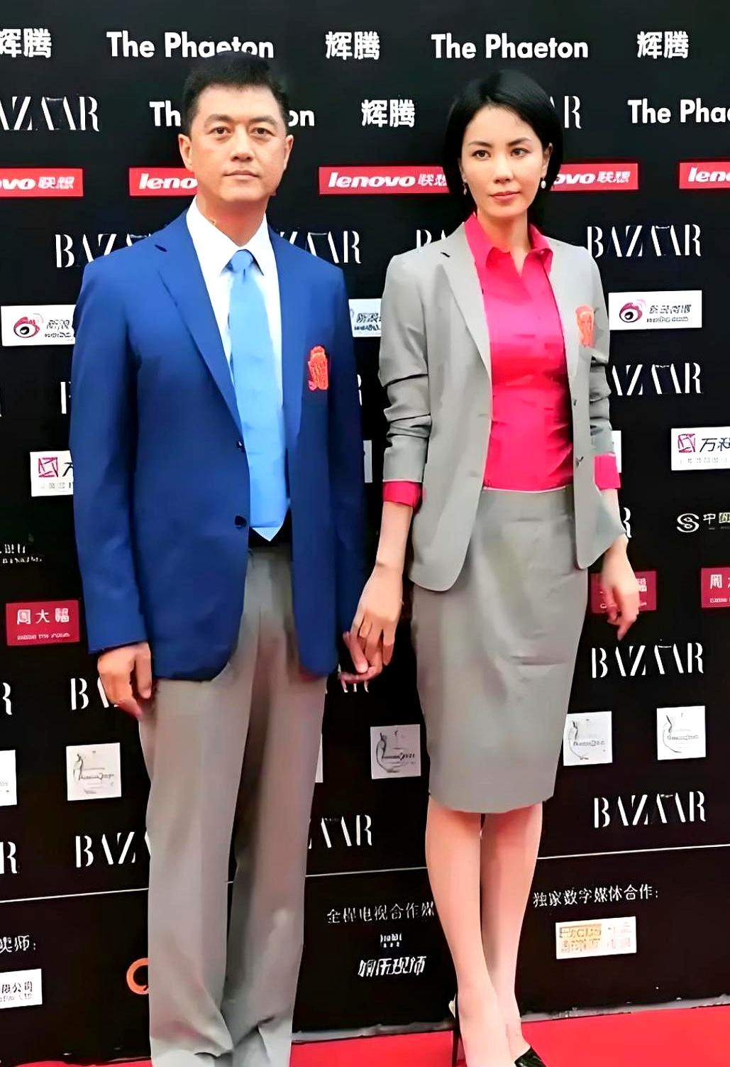 早些年，王菲和李亚鹏一起出席活动，两人脸上谁都没有一丝的笑容。我还记得那