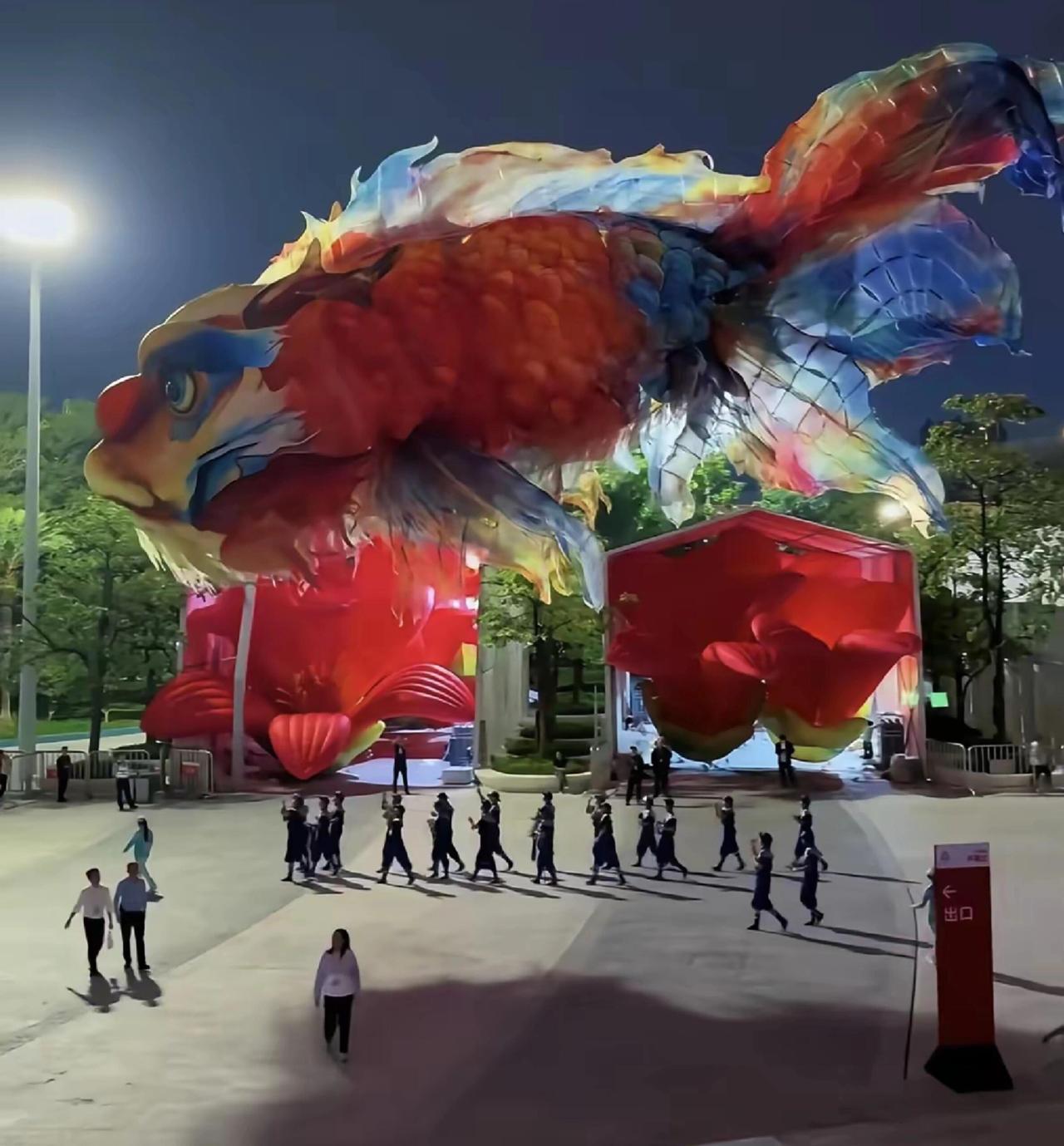 那天看全运会开幕式，最让人好奇的就是天上飞的那条大鱼了吧？好多人都在猜，这到底是