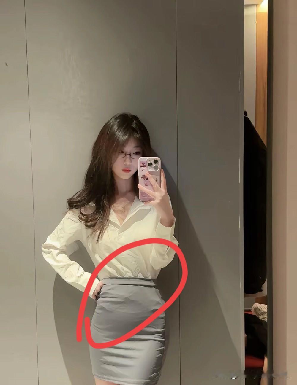 事实证明，大部分女生都有小肚腩，就看收不收腹而已。