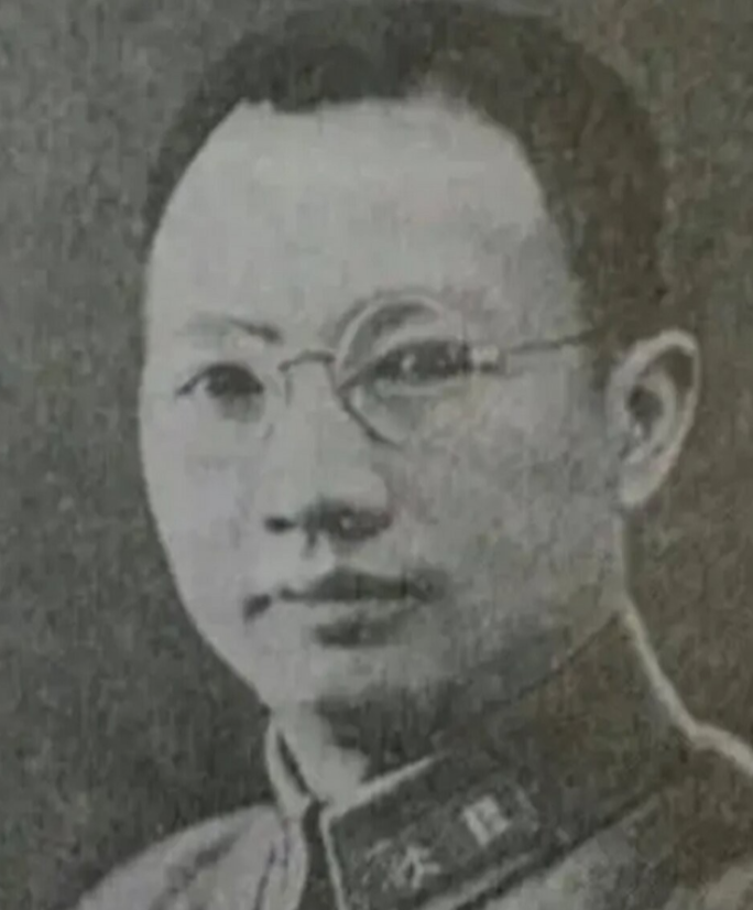 1949年11月，国民党军长刘伯龙被枪杀，他的妻子向副军长张涛哭诉，说几百两黄金