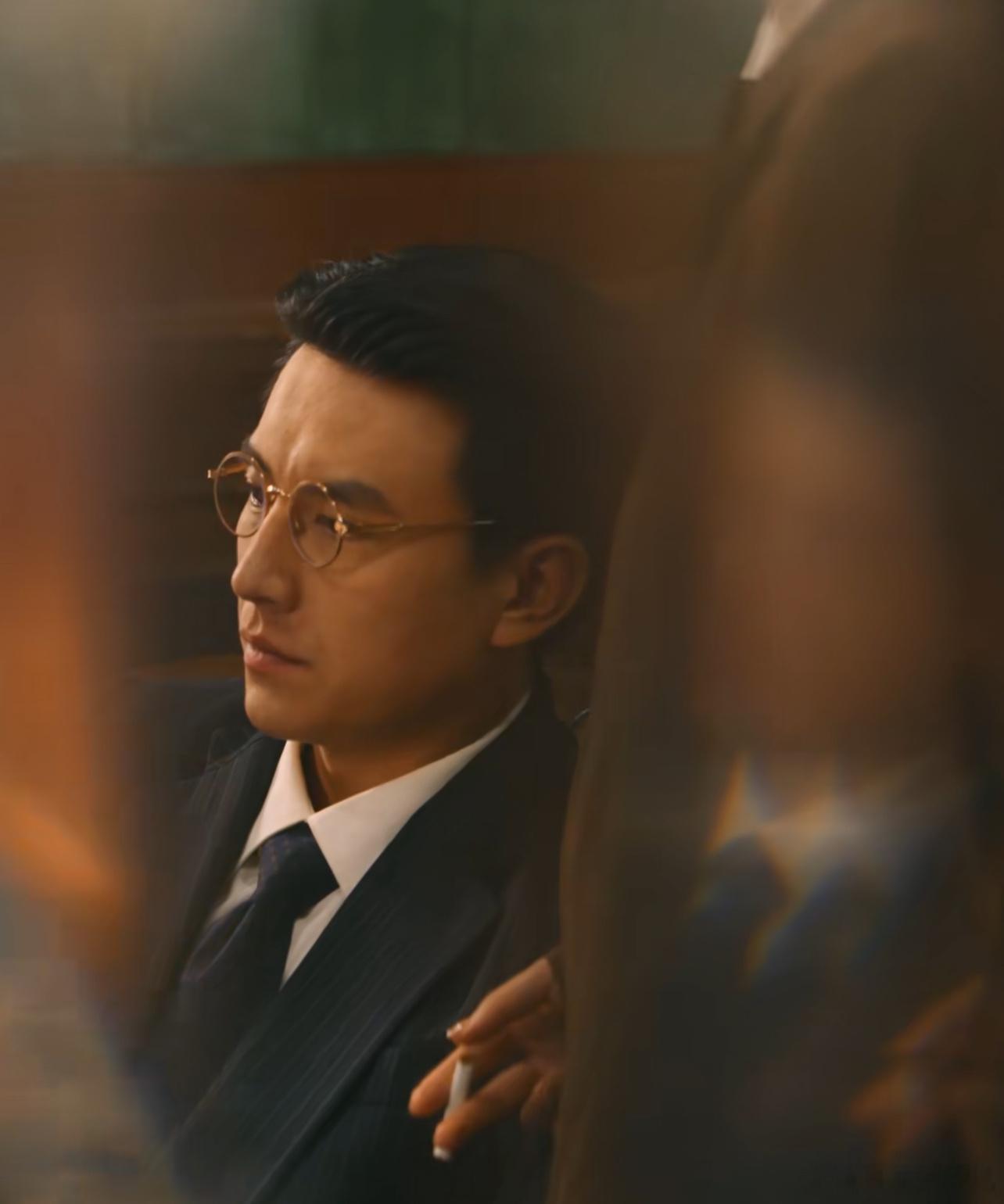 刘萧旭新剧事业爱情两手抓《暗潮涌动》上头预警！沈少尘与女主假扮情侣执行任务，刀