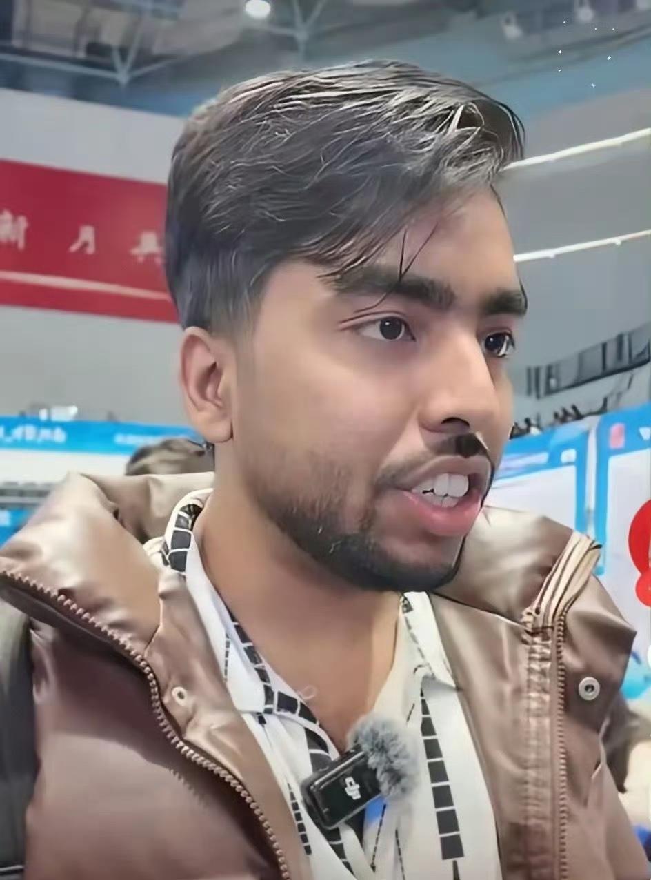 外籍留学生开始和国内毕业生抢岗位了，孟加拉国留学生彰心的求职宣言火了。这位天津中