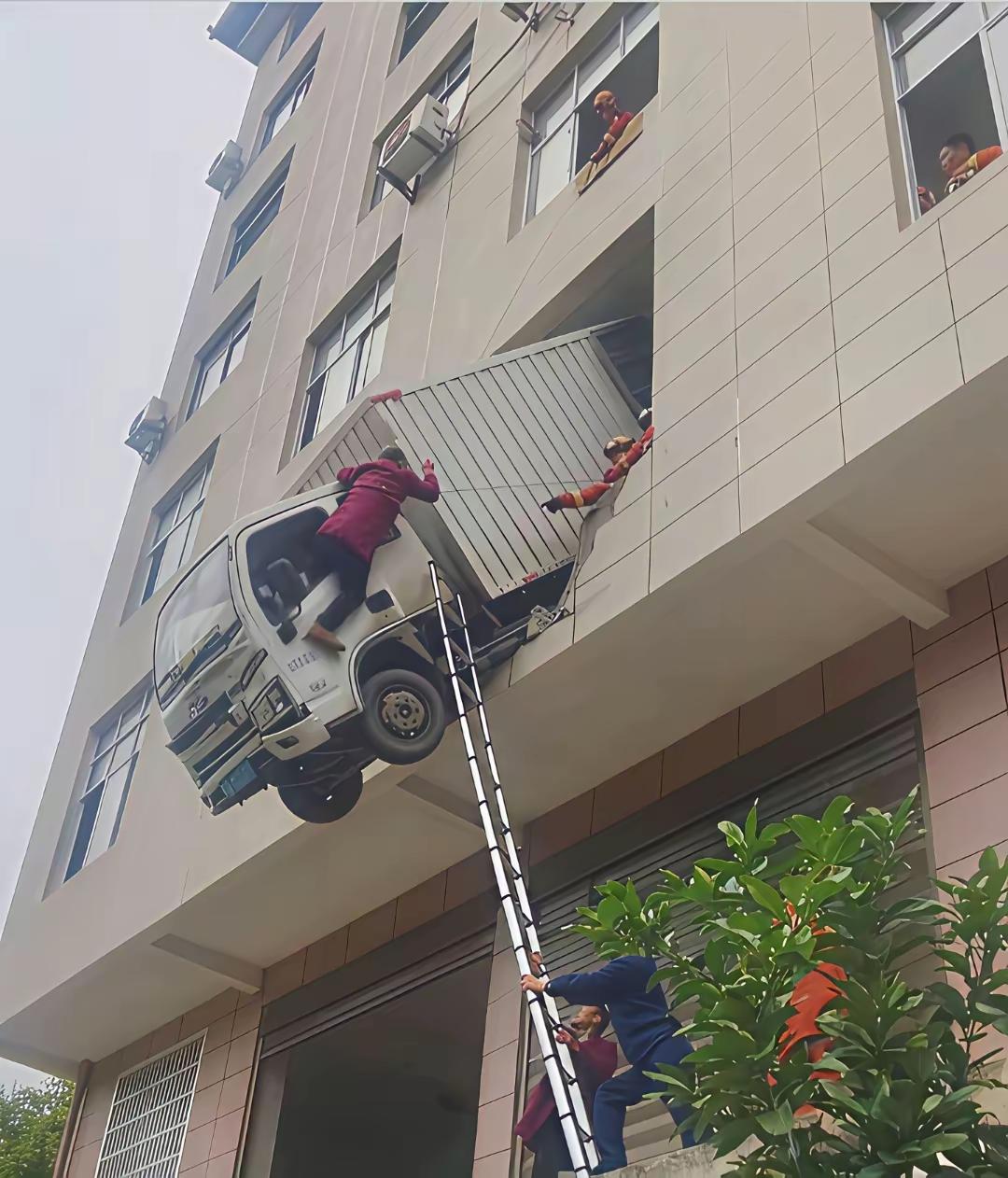 很好奇是怎么上去的，有谁知道的评论区聊聊