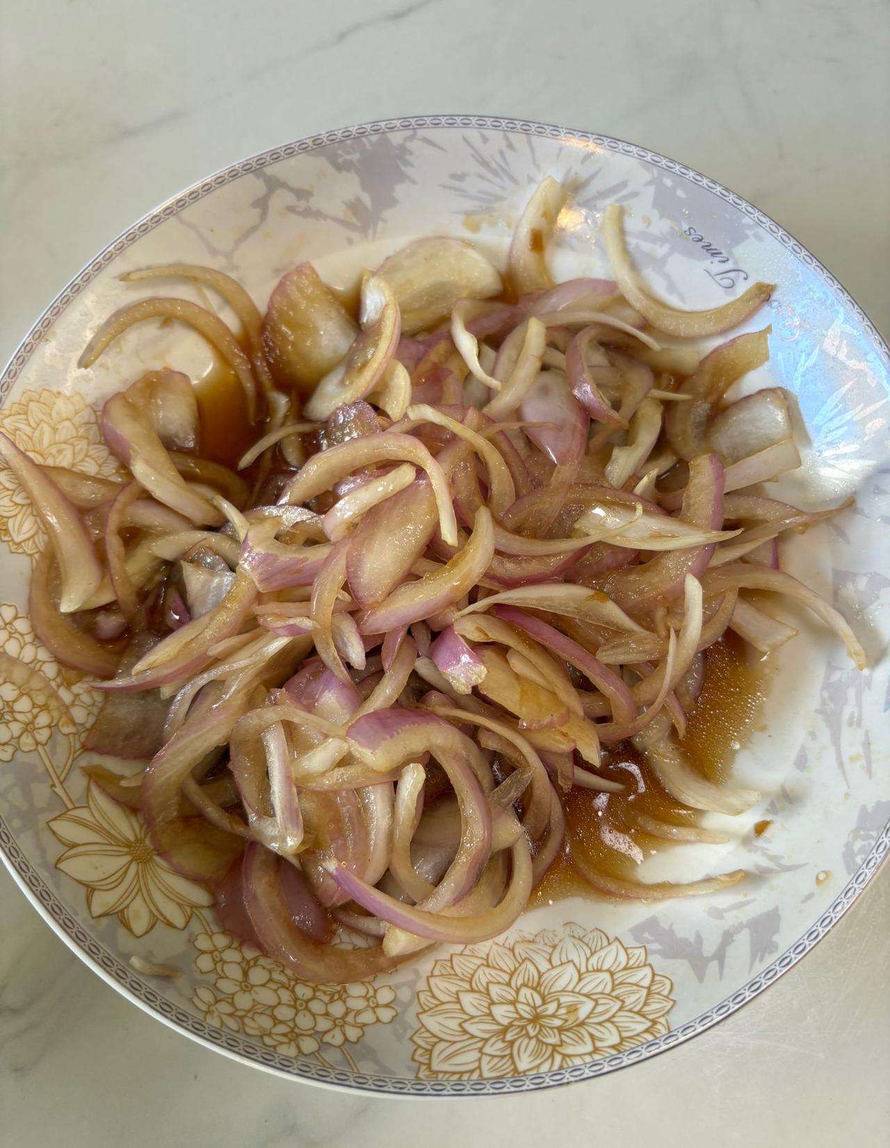 昨天看一个视频，是一个医生说的，生洋葱，经常吃一吃可以减低体内的炎症，所以试