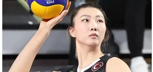 女排核心球员自圆其说，这是在打谁的脸女排世联赛香港站以中国女排0:3输给了意大