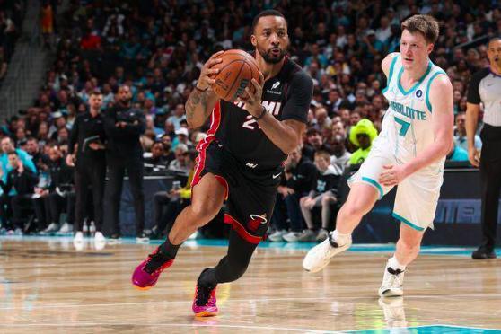 鲍科比怎么也没想到，他在快船和热火的差距这么大！1，之前在快船，虽说快船不愿意