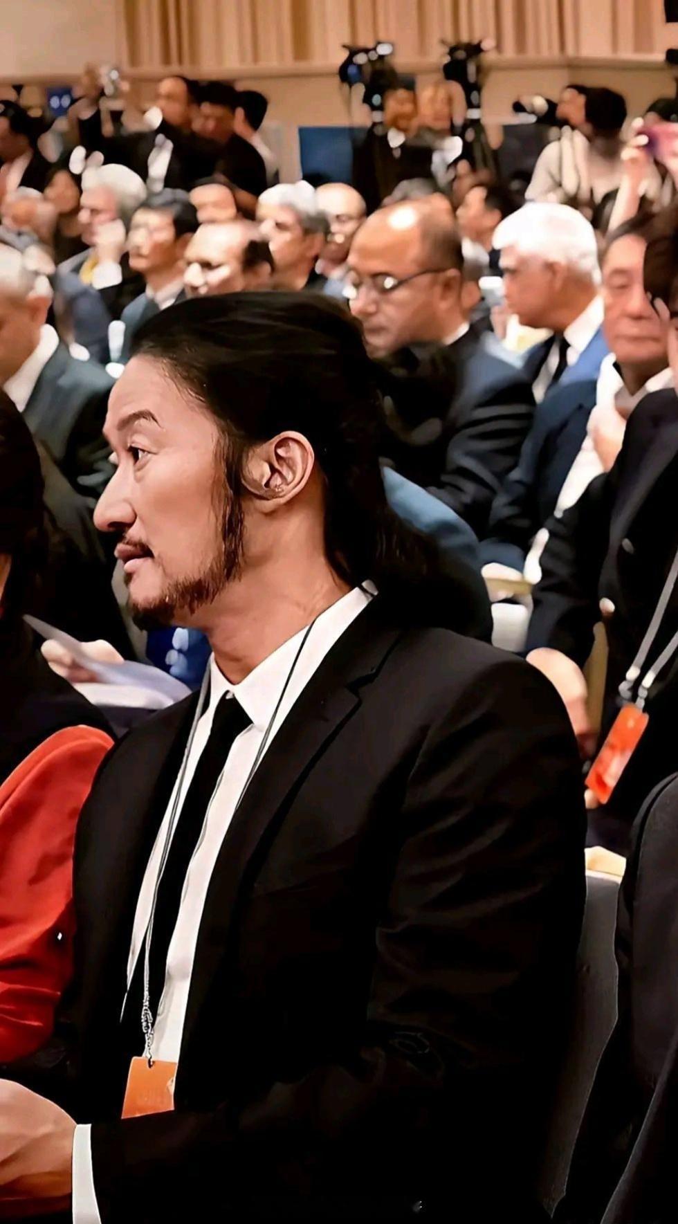 吴京这发型,一言难尽,我心中硬汉去哪里了